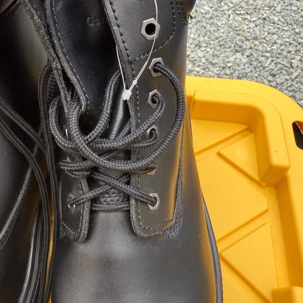 Genuine Grip 7160 Men’s Sz 13  Black Leather Work Boots with Sturdy Soles